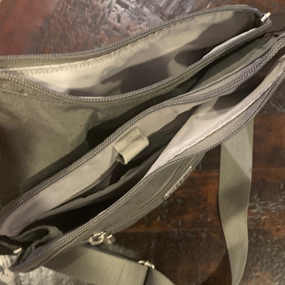 Baggallini Gray Leopard-Print Crossbody - Picture 4 of 6